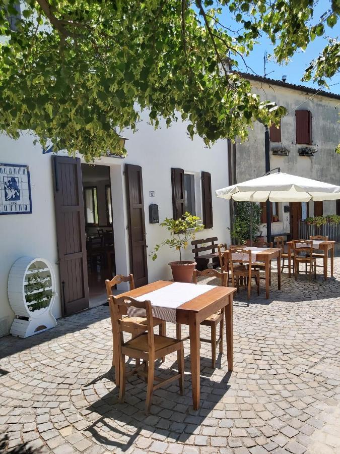 Отель Locanda Delle Grotte Di Onferno Джеммано Экстерьер фото