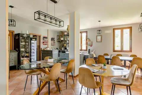 Отель Locanda Delle Grotte Di Onferno Джеммано Экстерьер фото
